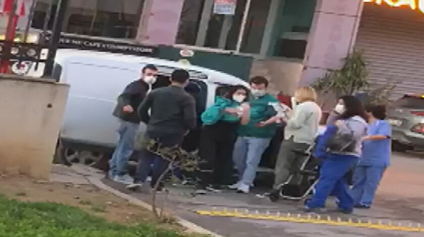 Sancaktepe De Hamile Kadin Hastane Kapisinda Aracta Dogum Yapti