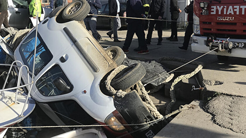 Necdet Dikmen'in aracı kazada takla atarak balıkçı teknelerine çaprtı.