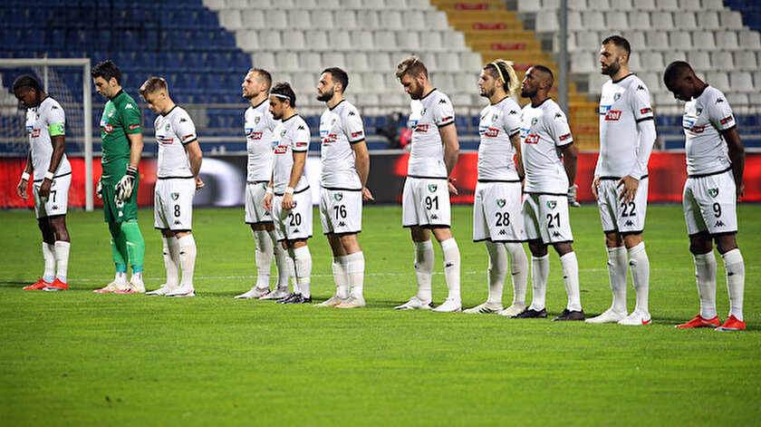 Denizlispor bu sezon topladığı 6 puanla Süper Lig'de son sırada yer alıyor.