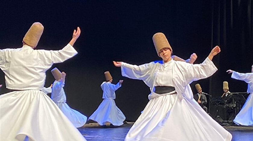 İBB'nin EMAV ile birlikte düzenlediği törende sema ayini kadın semazenlerin katılımıyla gerçekleştirildi.