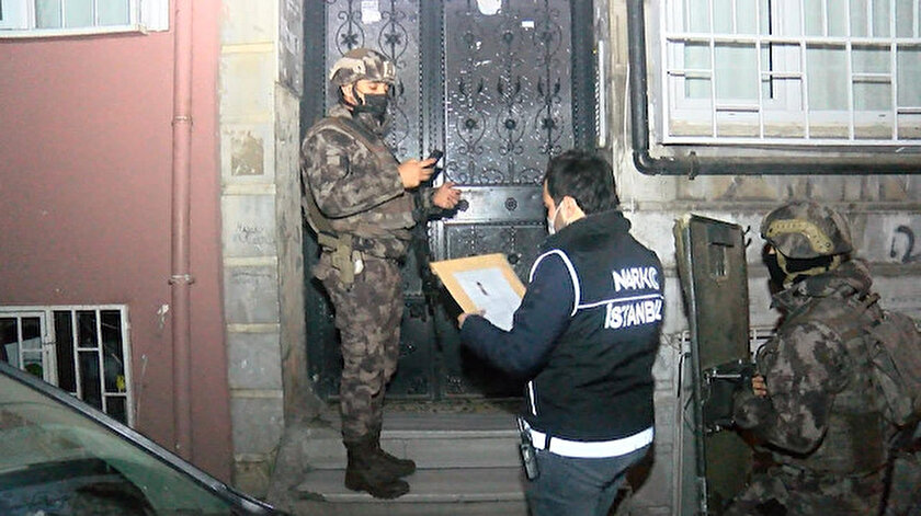 İstanbul’da Narkotik Suçlarla Mücadele ekipleri il genelinde uyuşturucu tacirlerine yönelik eş zamanlı operasyon düzenledi.