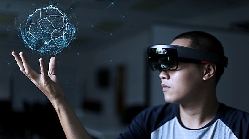 Lise öğrencisi uzaktan eğitimi hologram hale getiren bir sistem geliştirdi