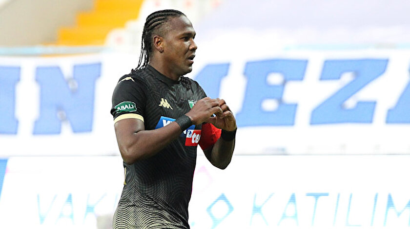 Rodallega karşılaşmada 2 gol attı.