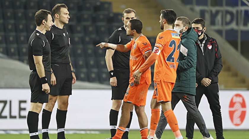 Başakşehirden resmi açıklama: “Türk futbolu adına utanç gecesiydi”