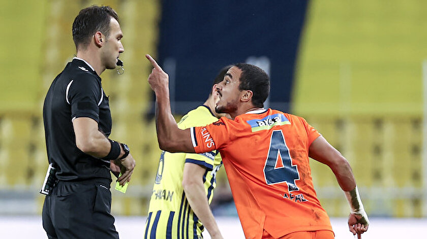 Rafael bu sezon 16 karşılaşmada 1 asistle oynadı.