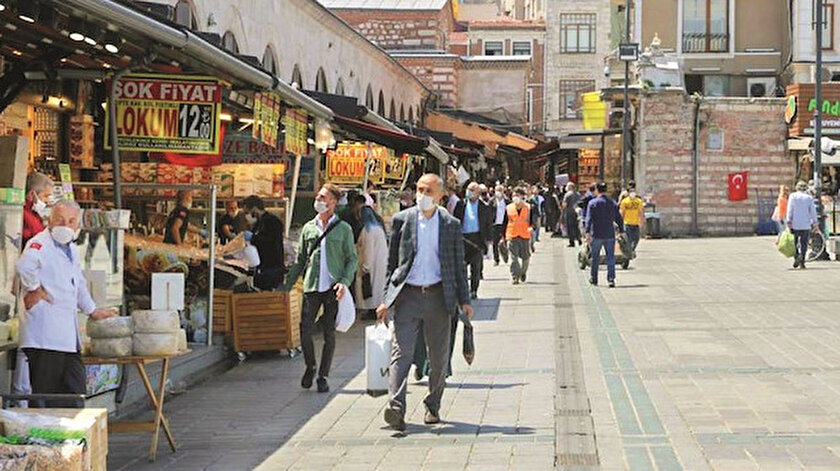 Karar gereğince, salgından etkilenen kesime aylık 1000 lira olmak üzere toplamda 3 bin lira doğrudan gelir desteği ile üç ay boyunca büyükşehirlerde aylık 750 lira, diğer illerde aylık 500 lira kira desteği verilecek.