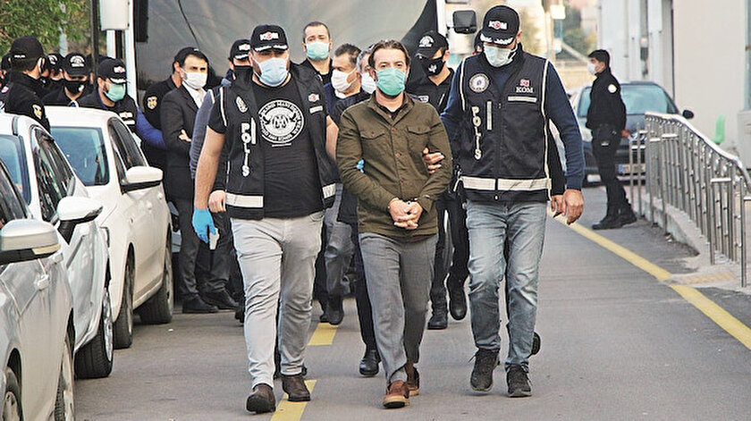 Rüşvet karşılığı 100’e yakın projeye usulsüz ruhsat verildiği ortaya çıkan Ceyhan’da 300 milyon liralık yolsuzluk yapılmış.