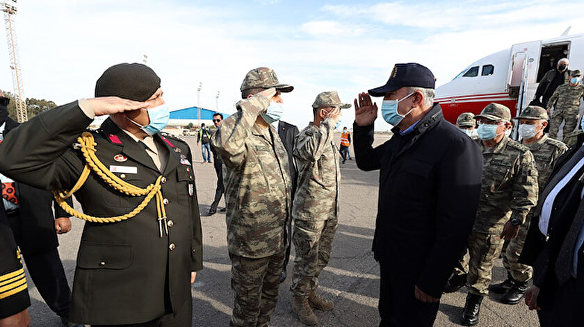 Genelkurmay Başkanı Orgeneral Yaşar Güler ve kuvvet komutanlarının da eşlik ettiği Bakan Akar, Libya'da.
