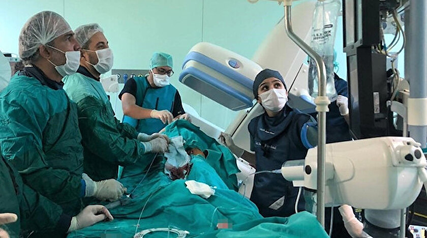 Kalpte oluşan delik ilk kez uygulanan şemsiye yöntemiyle kapatıldı