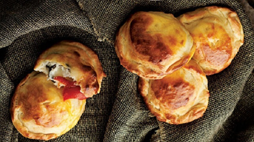 Pizza börek.