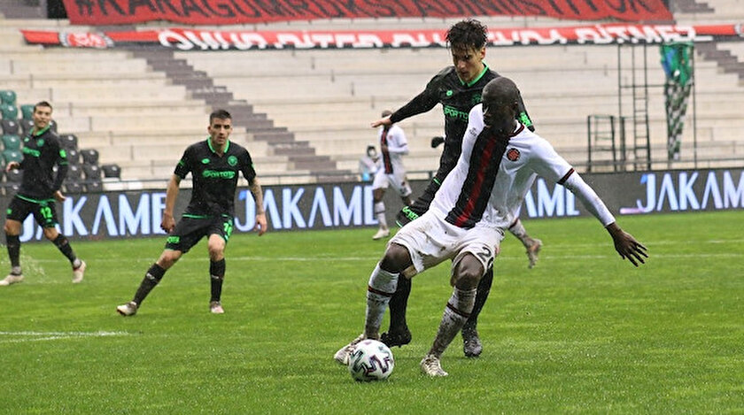 Fatih Karagümrük-Konyaspor karşılaşmasından bir kare