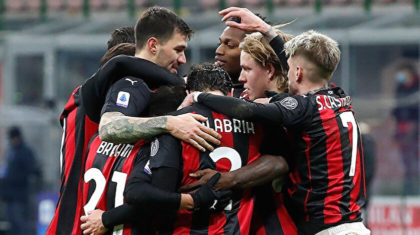 Milanlı futbolcuların gol sevinci.