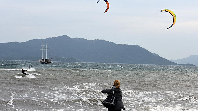 Sporcular vatandaşlar tarafından ilgiyle izlendi.