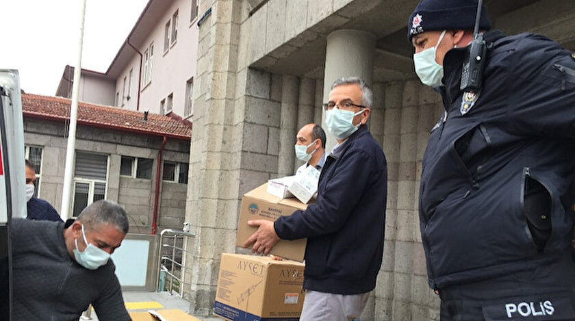Koronavirüs aşıları hastanelere dağıtılmaya başlandı.