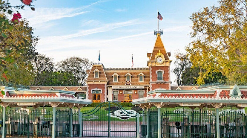 Disneyland aşı merkezi oldu.