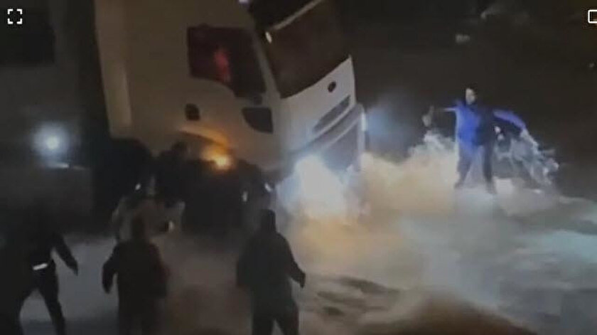 Park halindeki tır genç kadının hayatını kurtardı.