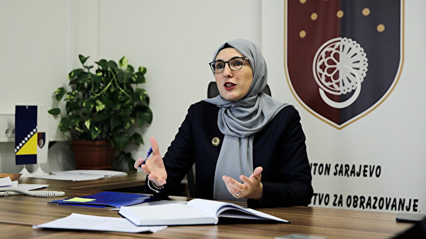 Hota Muminovic, kadınların da kendilerine güvenmeleri ve arka planda kalmamaları gerektiğini vurguluyor.