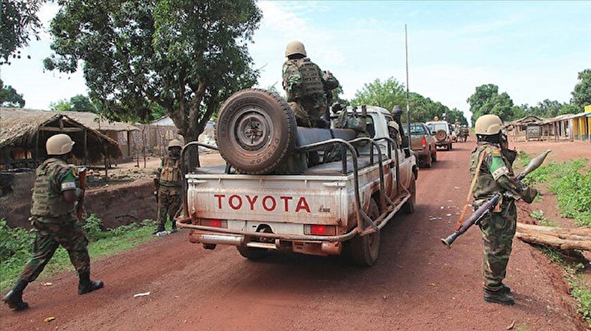 Ülkede 2012'de başlayan iç çatışmalardan bu yana imzalanan barış anlaşmalarına rağmen Bangui dahil birçok kentte güvenlik tam olarak sağlanamadı.