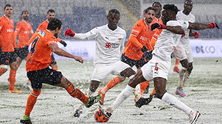 Başakşehir - Sivasspor karşılaşmasından bir kare