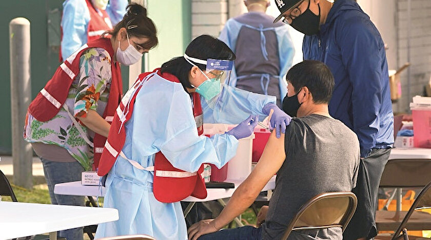 Salgınla küresel mücadele sürüyor: 51 ülkede 40 milyon doz aşı uygulandı