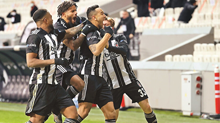Beşiktaş sahasında Galatasaray’ı 2-0 mağlup etti.