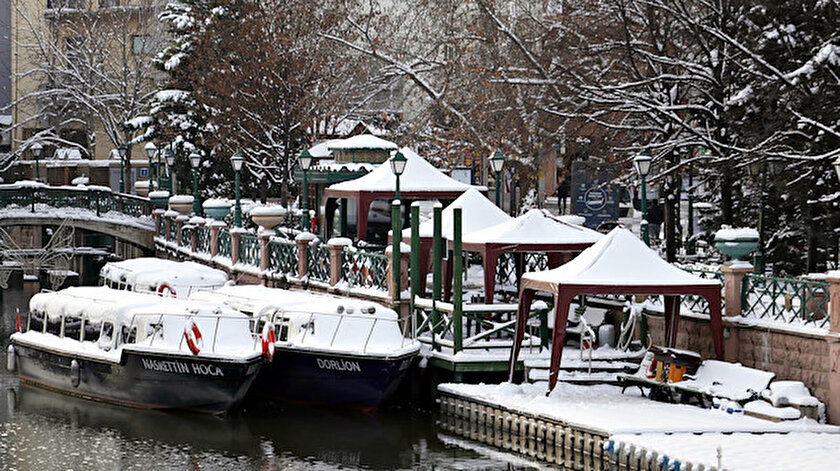 Eskişehir'de hava sıcaklığı sıfırın altında 7 dereceye düştü.