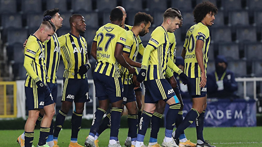 Fenerbahçeli futbolcuların gol sevinci.