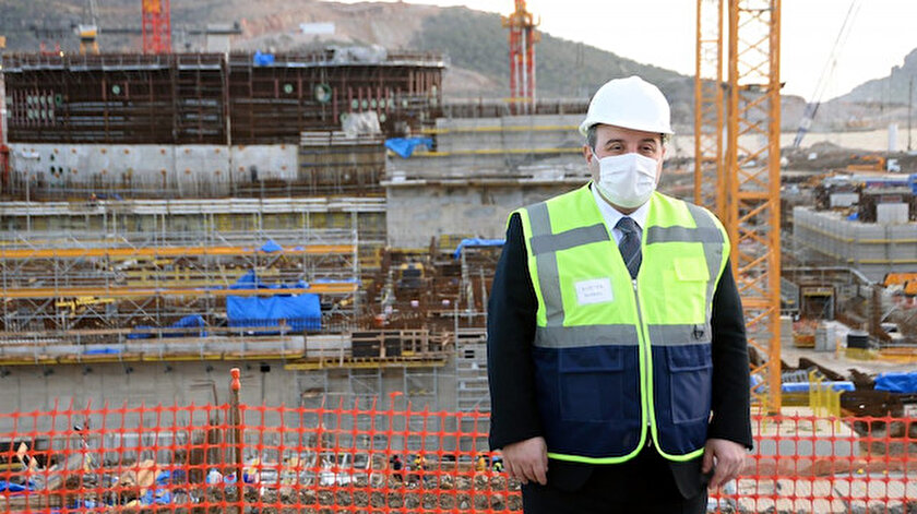 Bakan Varank, yapımı devam eden Akkuyu Nükleer Güç Santrali'ndeki (NGS) çalışmaları inceledi.