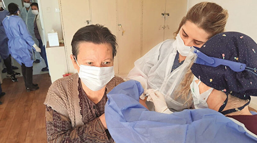 14 Ocak Perşembe ülke genelinde sağlık çalışanları ile başlatılan aşılama çalışmaları hızla devam ediyor.