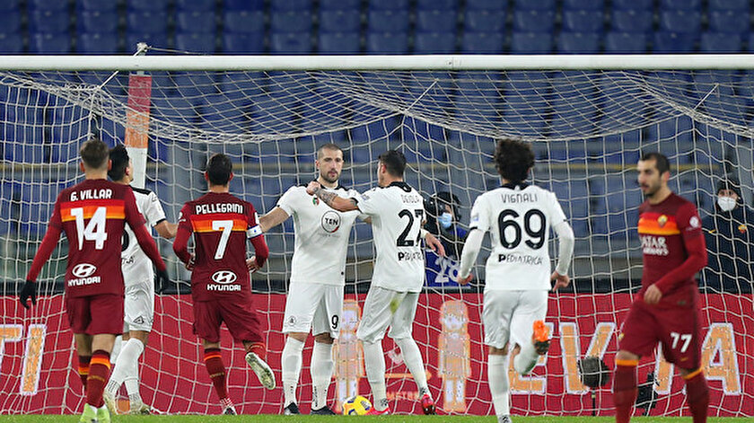 Roma-Spezia karşılaşmasından bir kare.