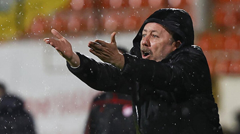 Sergen Yalçın yönetimindeki Beşiktaş, Süper Lig'de zirvede yer alıyor.