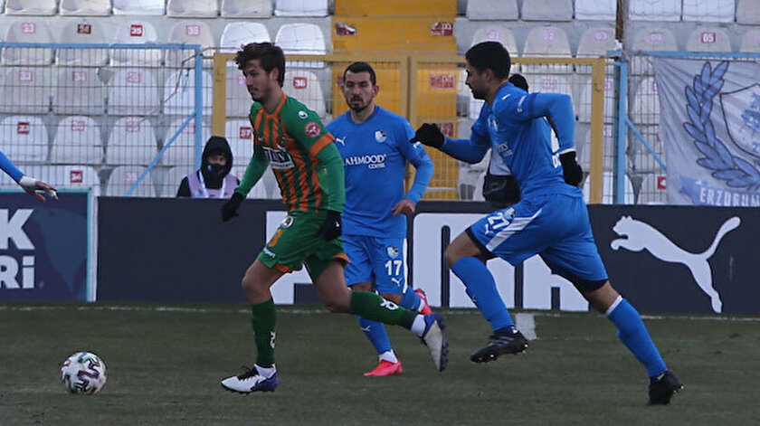 Erzurumspor - Alanyaspor karşılaşmasından bir kare