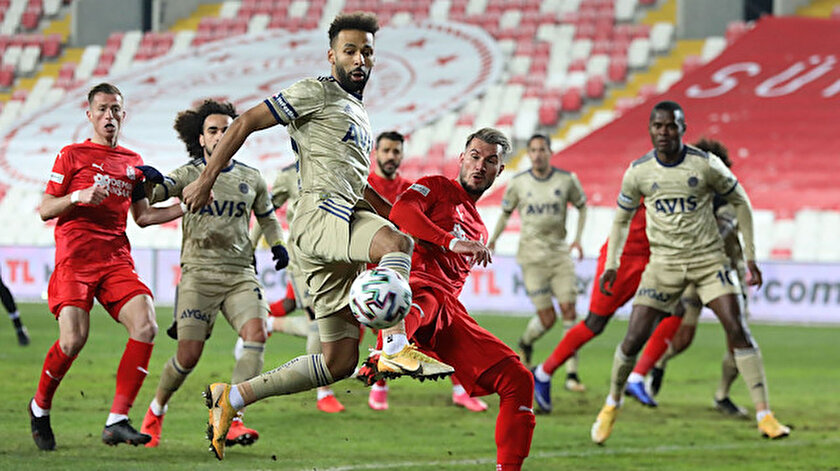 Sivasspor-Fenerbahçe karşılaşmasından bir kare