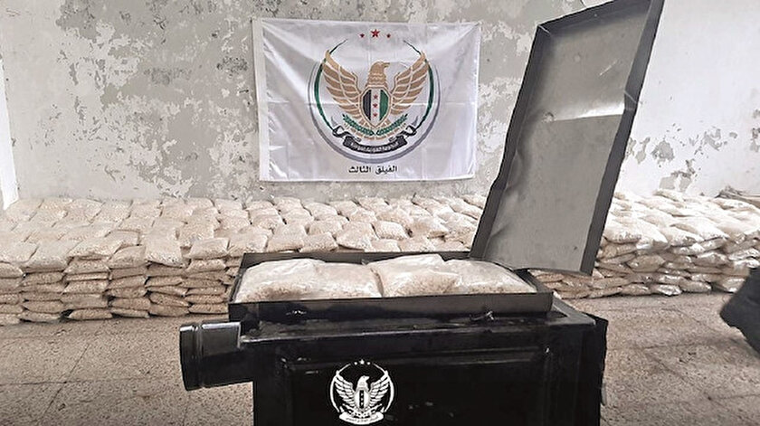 Rejim kontrolündeki bölgelerden gelen
soba yüklü kamyonda 1 milyona yakın uyuşturucu
hap ele geçirildi. el-Hamran’da yakalanan
hapların Hizbullah’a ait olduğu, Türkiye üzerinden
Avrupa’ya gönderilmek istendiği ortaya çıktı.