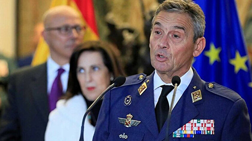 Villaroya, baskılar sonrası istifa etmek zorunda kaldı.