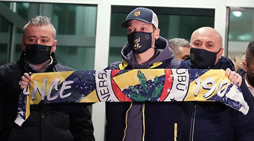 Mesut Özil'in Fenerbahçe'ye transferi dünya basınında geniş yer buldu.
