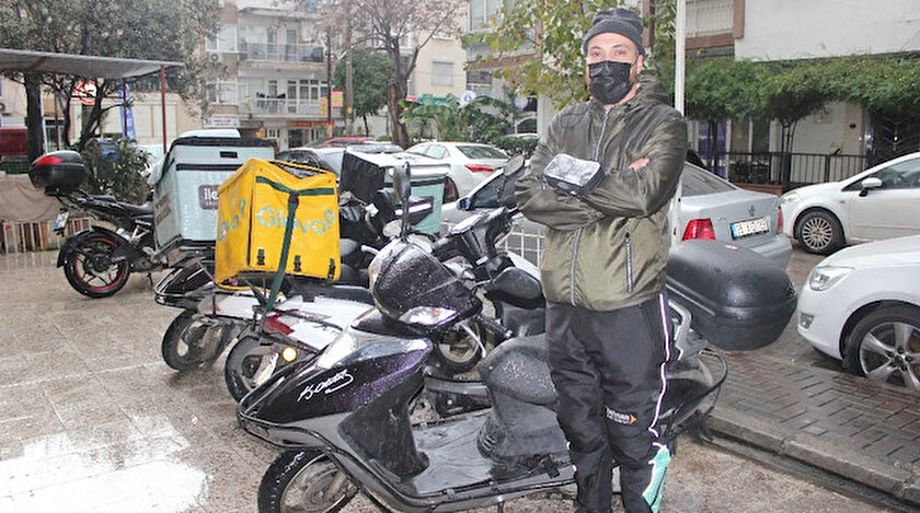 Kuryeler getirilen yasaklardan rahatsız.
