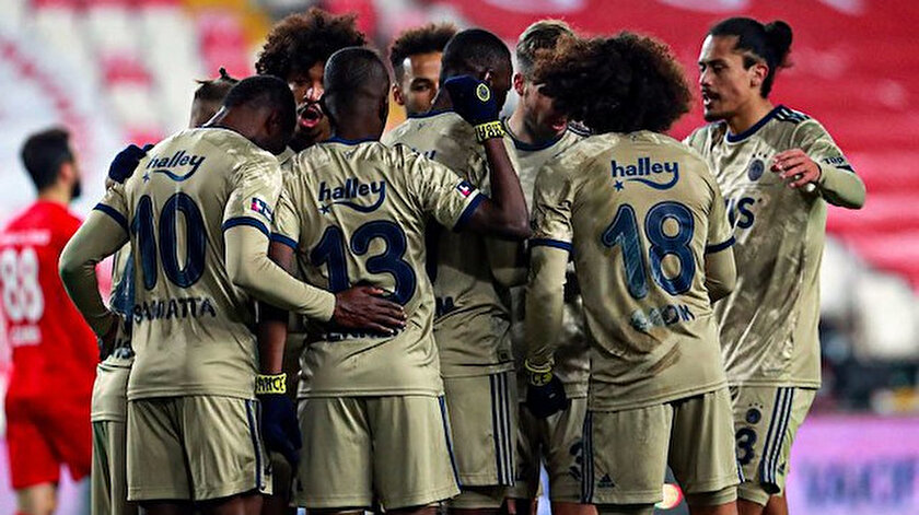 Fenerbahçeli futbolcuların gol sevinci.