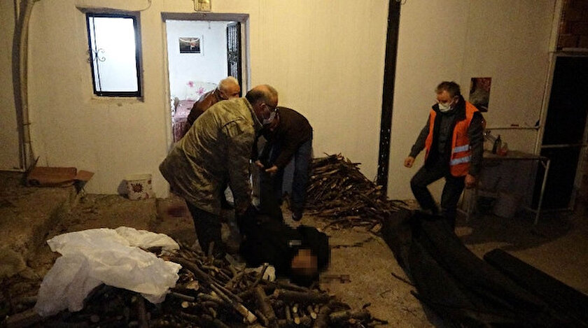Eve ayakkabı ile girince ağabeyini bıçakladı: Pişman olup kalp masajı yaptı ancak kurtaramadı