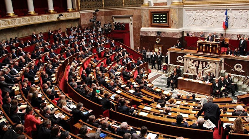 Fransada Müslümanları hedef alan ayrılıkçı yasa tasarısı Ulusal Mecliste onaylandı