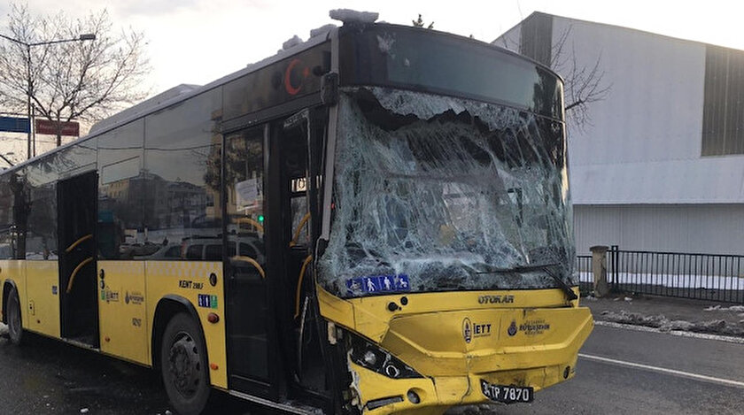 İstanbulda İETT otobüsü servis minibüsüyle çarpıştı: 7 kişi yaralandı