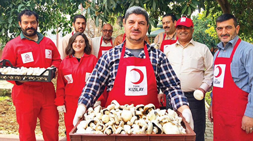Kurs sonucunda başarılı olan ve kendi işini kurmak isteyen kursiyerlere ise Türk Kızılay geçim kaynağı geliştirme programı kapsamında hane içi üretim, küçük ölçekli tarım ve hayvancılık üretimi destekleri aracılığı ile malzeme desteği veriyor.