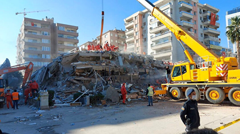 Rızabey Apartmanı İzmir'deki depremde yerle bir olmuştu.