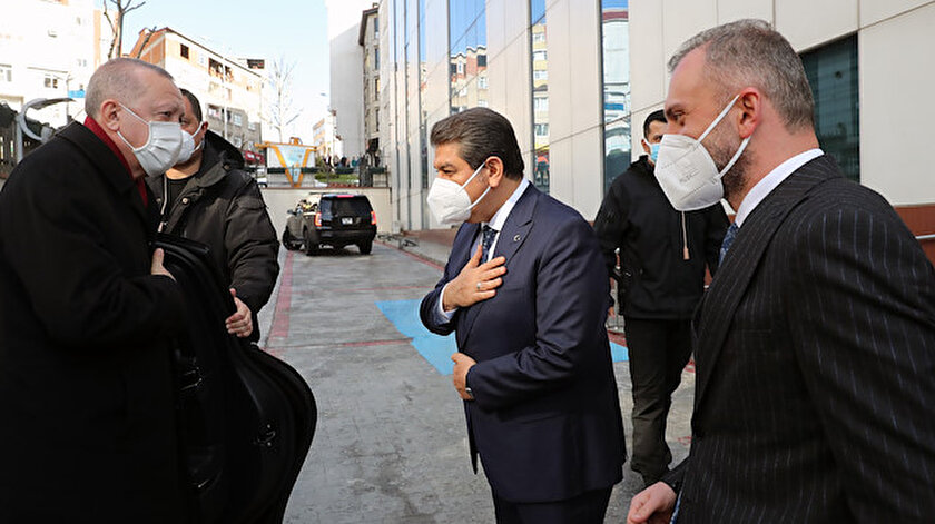 Cumhurbaşkanı Erdoğan'ı, Esenler Belediye Başkanı Tevfik Göksu karşıladı.