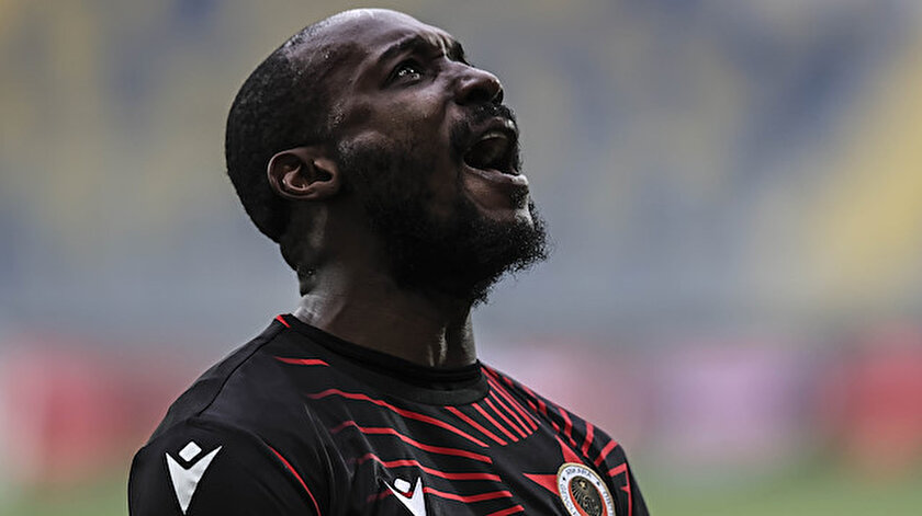 Giovanni Sio, Gençlerbirliği formasıyla çıktığı 44 maçta 12 gol attı.