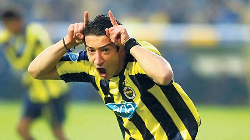 Serhat Akın futbolculuğu döneminde 'Kadıköy Boğası' lakabı ile anılıyordu.