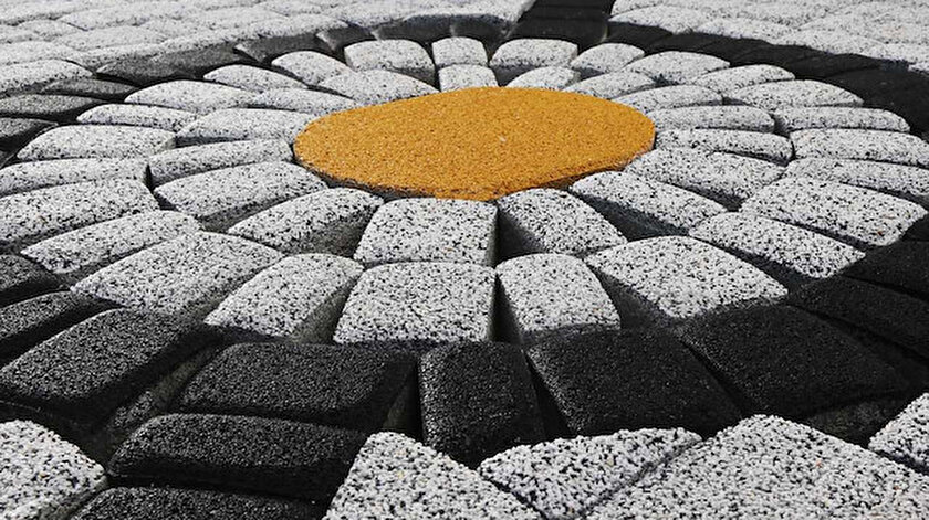Necipoğulları Yapı Elemanları; Türkiye’nin yeni taşları için uzun yıllar Ar – Ge çalışmaları yaparak NSTONE ile şehirleri, caddeleri ve parkları birer açık hava sanat müzesine dönüştürmeye hazırlanıyor.