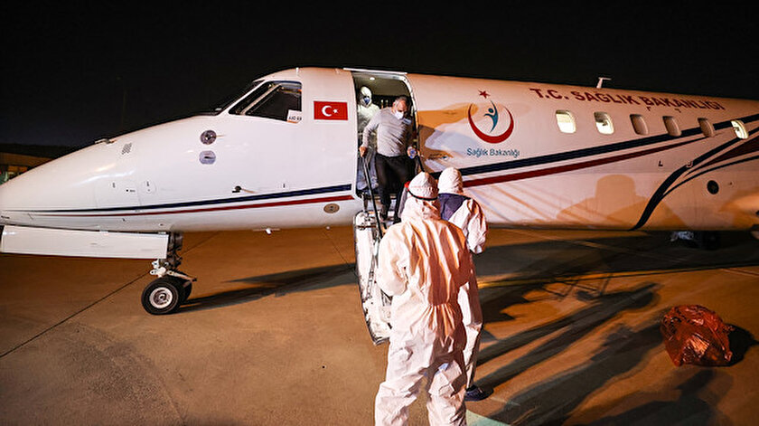 Tanzanya'daki Kovid-19 hastası 3 Türk vatandaşı ambulans uçakla yurda getirildi.