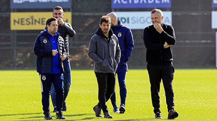 Emre Belözoğlu, teknik heyet ve futbolcularla birebir görüştü