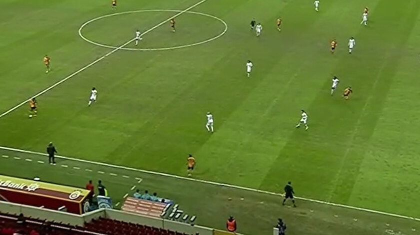 Galatasarayın attığı gol tartışmalara neden oldu: Ofsayt var mı yok mu?